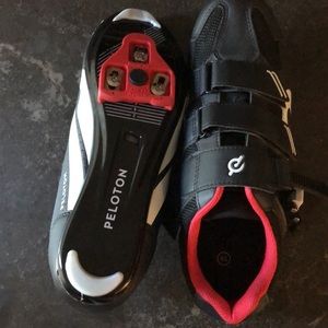 Peloton size 43 bike shoes. Barely used like new